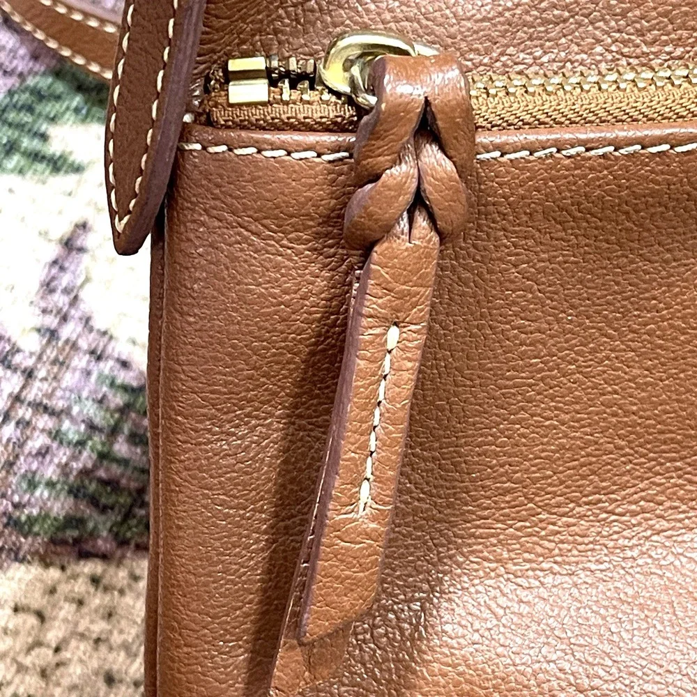 Dooney‎ and Bourke 1975 Pebble Grain Leather Crossbody Shoulder Bag Brown